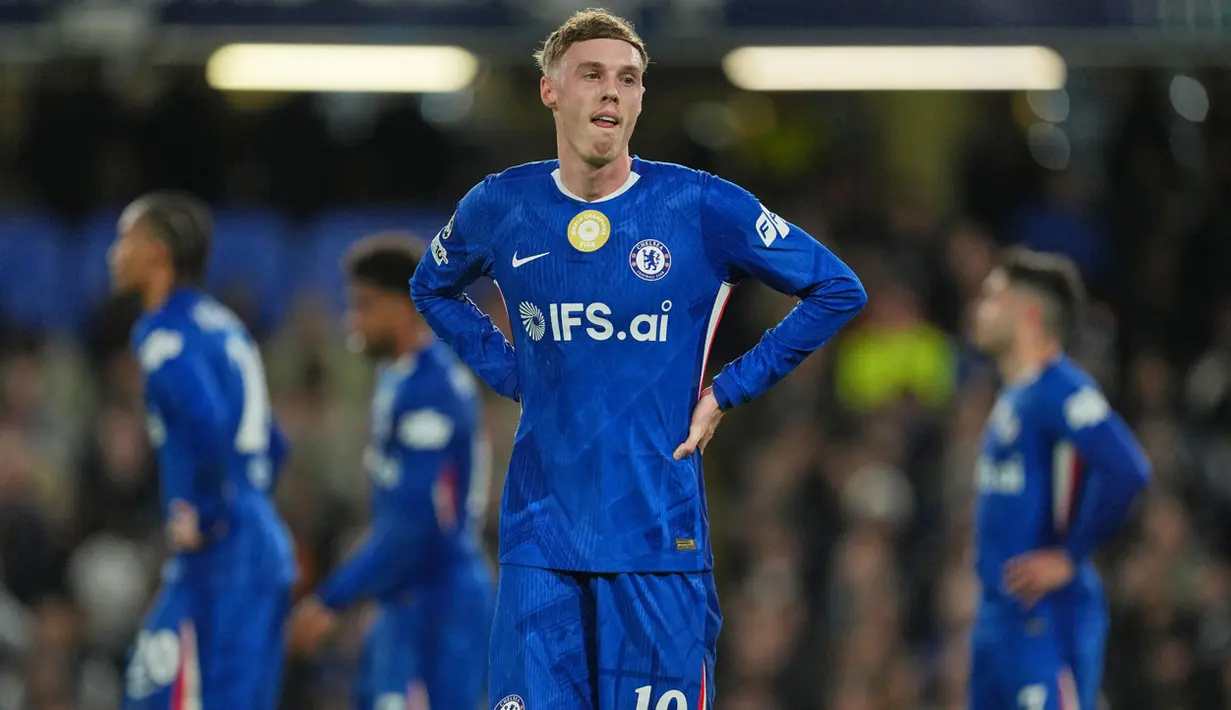 Ekspresi Cole Palmer dalam laga Chelsea vs PSG di 16 besar Liga Champions 2025/2026, Rabu (18/3/2026). (AP Photo/Kin Cheung)