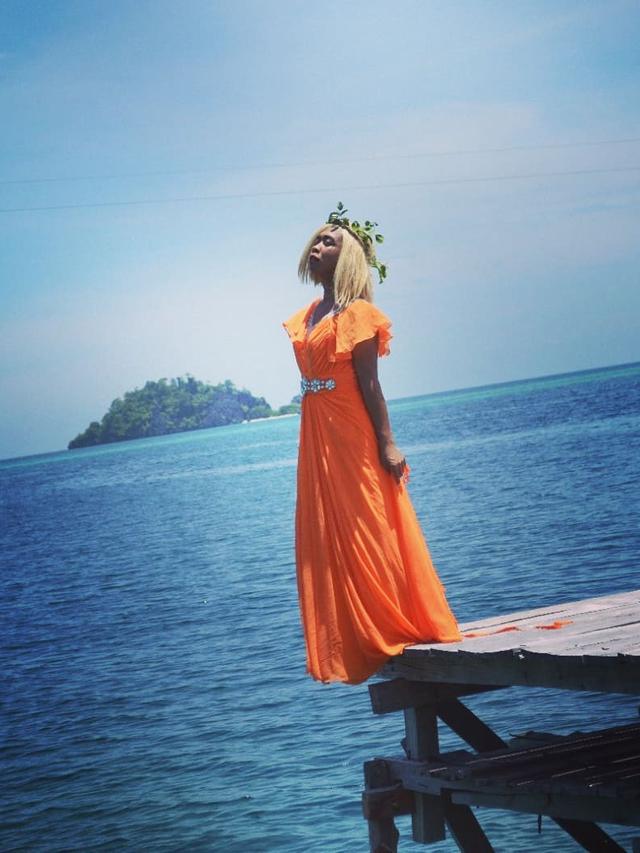 6 Pemotretan Nyeleneh Mimi Peri di Alam Bebas Ini Bikin Ngakak