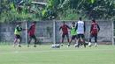 Pemain Persija mengikuti sesi latihan di Nirwana Park, Sawangan, Depok. (Bola.com/M Iqbal Ichsan)