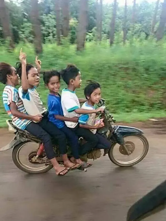 6 Momen Tak Biasa di Jalanan Tertangkap Kamera, Bikin Bingung