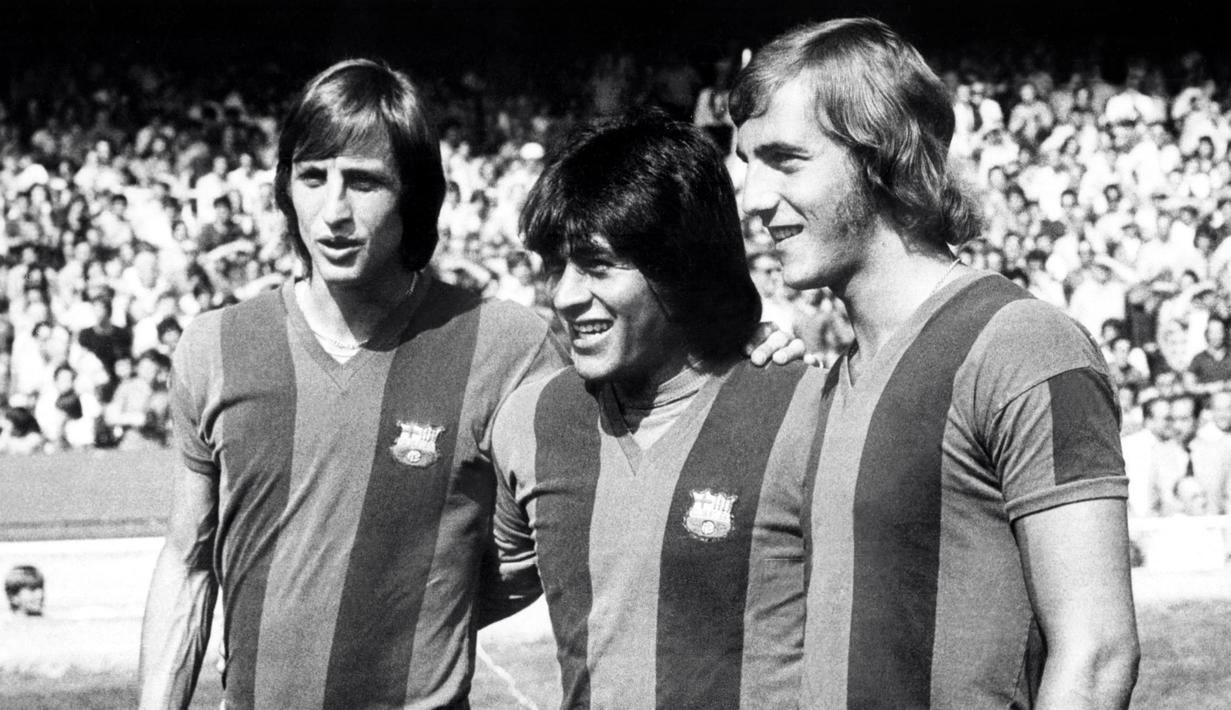 Johan Neeskens (kanan) merupakan salah satu legenda gelandang terbaik Belanda. Bersama Cruyff (kiri) mereka mampu mengantar De Oranje hingga final Piala Dunia 1974 dan 1978. Namun namanya hanya masuk lima besar penghargaan Ballon d'Or tahun itu. (Foto: AFP/STF)