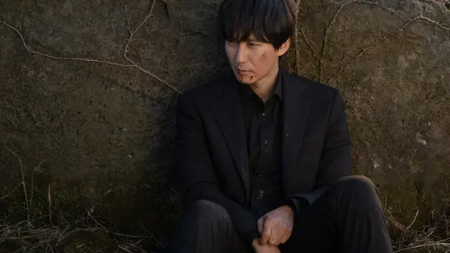 Kim Nam Gil dalam serial Island. (Foto: Prime Video)