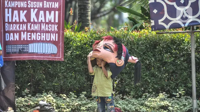 Aksi Warga Kampung Bayam Buka Tenda Darurat di Balai Kota