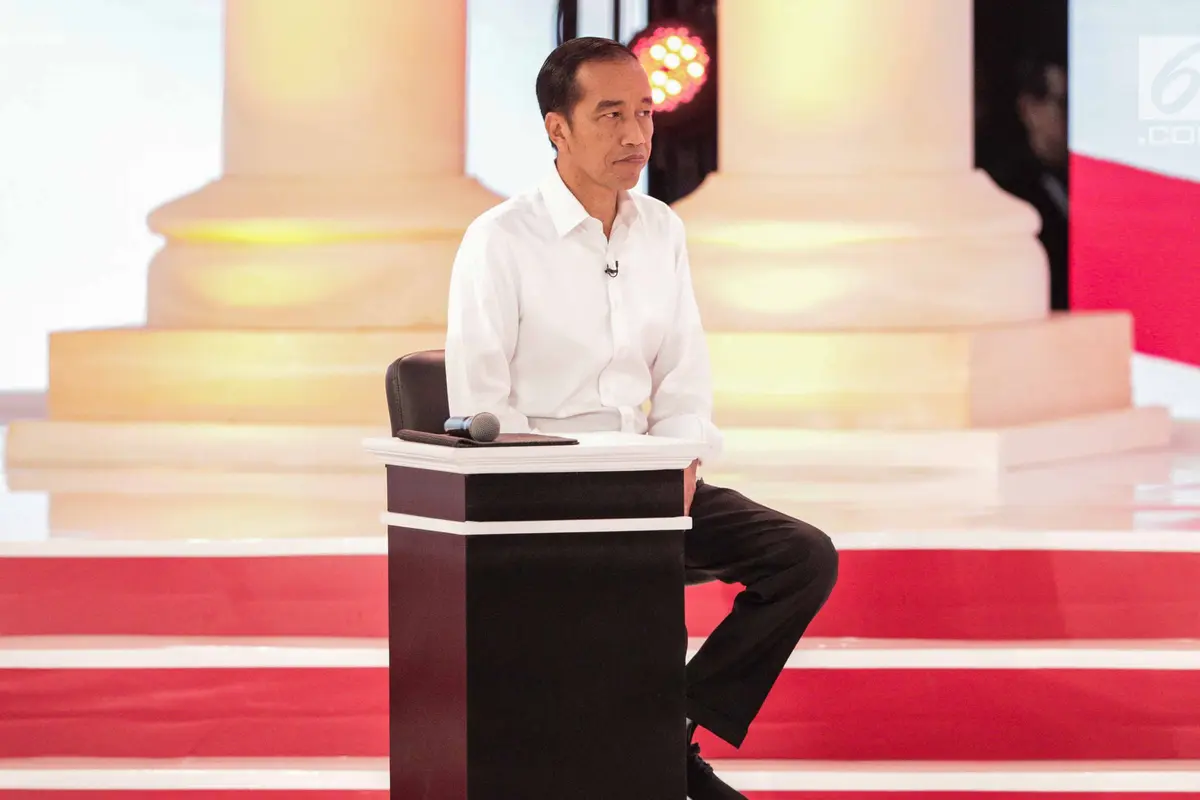 Peluk Hangat Jokowi dan Prabowo Awali Debat Kedua Capres
