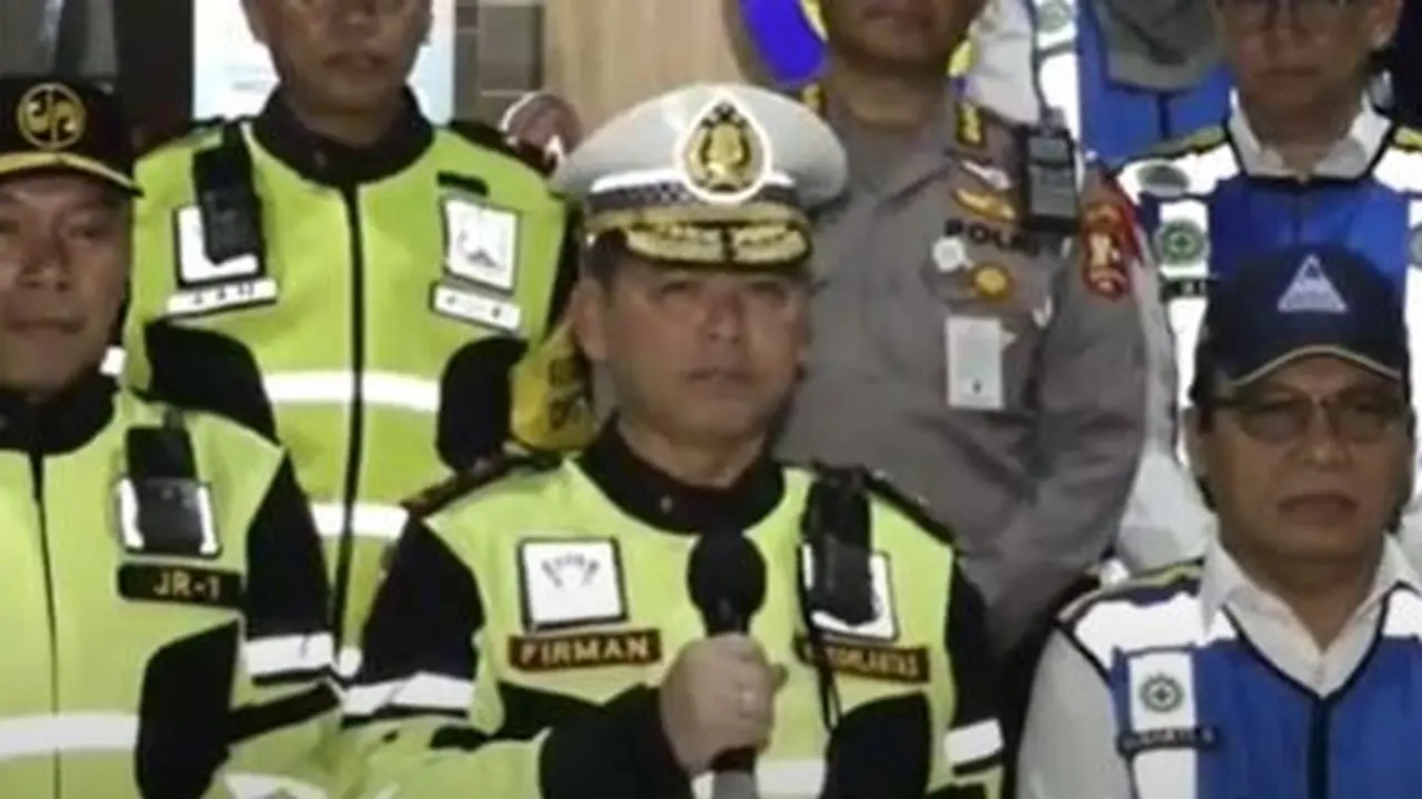 Kakorlantas Polri, Irjen Firman Shantyabudi resmi menutup kegiatan Operasi Ketupat 2023 yang berakhir pada 1 Mei 2023.