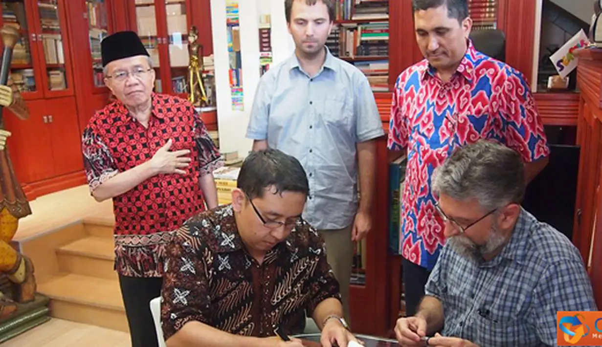 Citizen6, Serbia: Budayawan dan Politisi Fadli Zon menandatangani kerjasama Fadli Zon Library dengan Assosiasi Bibliofili Serbia pada, Sabtu (9/6). (Pengirim: Muhammad Subhan)