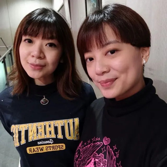 7 Potret Kompak Leony dan Adik yang Jarang Tersorot, Sama-sama Putuskan Tak Menikah