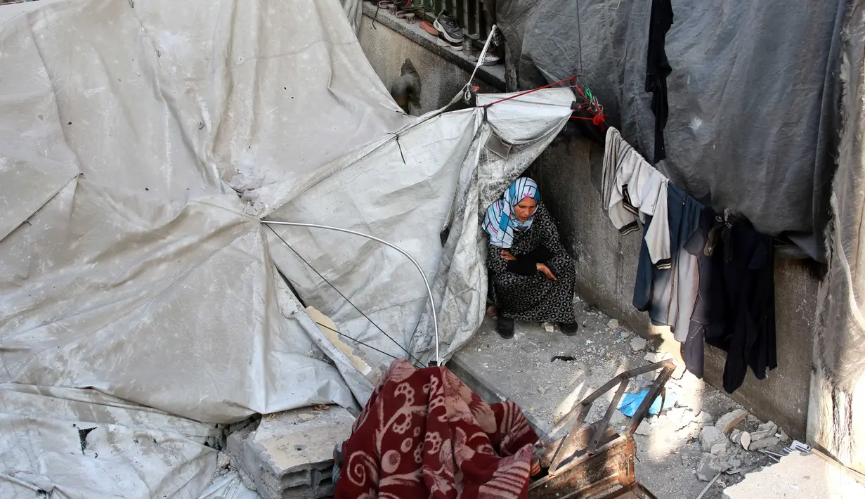 Perserikatan Bangsa Bangsa (PBB) menyebut, kini, lebih dari 80 persen wilayah Gaza telah menjadi zona militer Israel—sebuah situasi yang memaksa penduduk Gaza terus berpindah-pindah mencari lokasi yang aman.  (BASHAR TALEB/AFP)