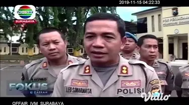 Pengamanan di Markas Polrestabes Surabaya yang sempat menjadi sasaran teror bom bunuh diri pada Mei 2018 silam, lebih diperketat pasca ledakan bom bunuh diri di Polrestabes Medan, Rabu pagi.