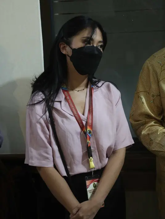 Tyna Kanna Hadiri Sidang Cerai Perdana (Bayu Herdianto/© KapanLagi.com)