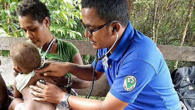 Dari diterpa rasa rindu terhadap orang terkasih, hingga diserang malaria belasan kali, tak bikin Fajri Nurjamil (33) berhenti mengabdi sebagai dokter di pedalaman Papua (Liputan6.com/Ist)