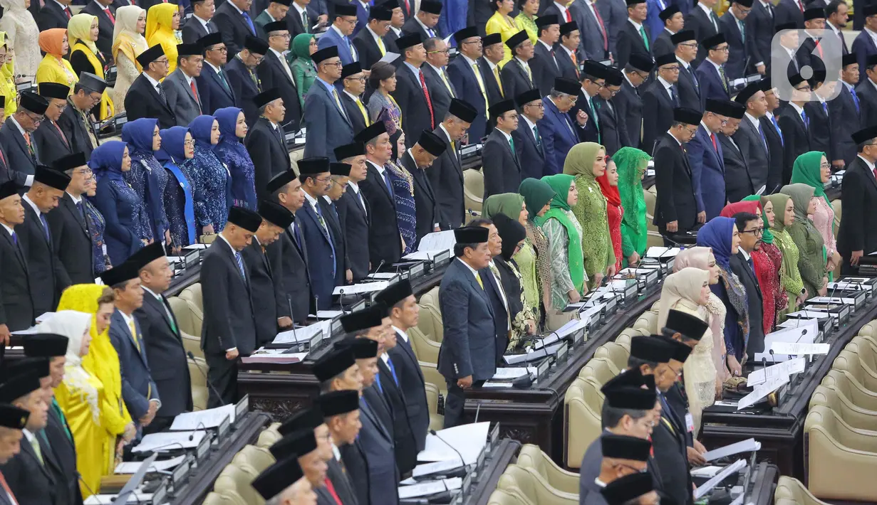 Pimpinan DPR sementara yang terdiri dari anggota DPR termuda dan tertua. (Liputan6.com/Angga Yuniar)