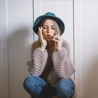 Bersama Pencinta Harmonika, latihan harmonika bisa bersama-sama. (Sumber foto: Freepik.com)