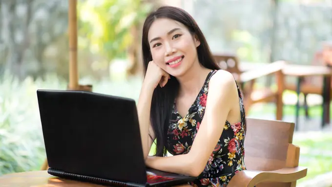 karir dewasa bekerja mandiri bahagia cerdas kalem baik