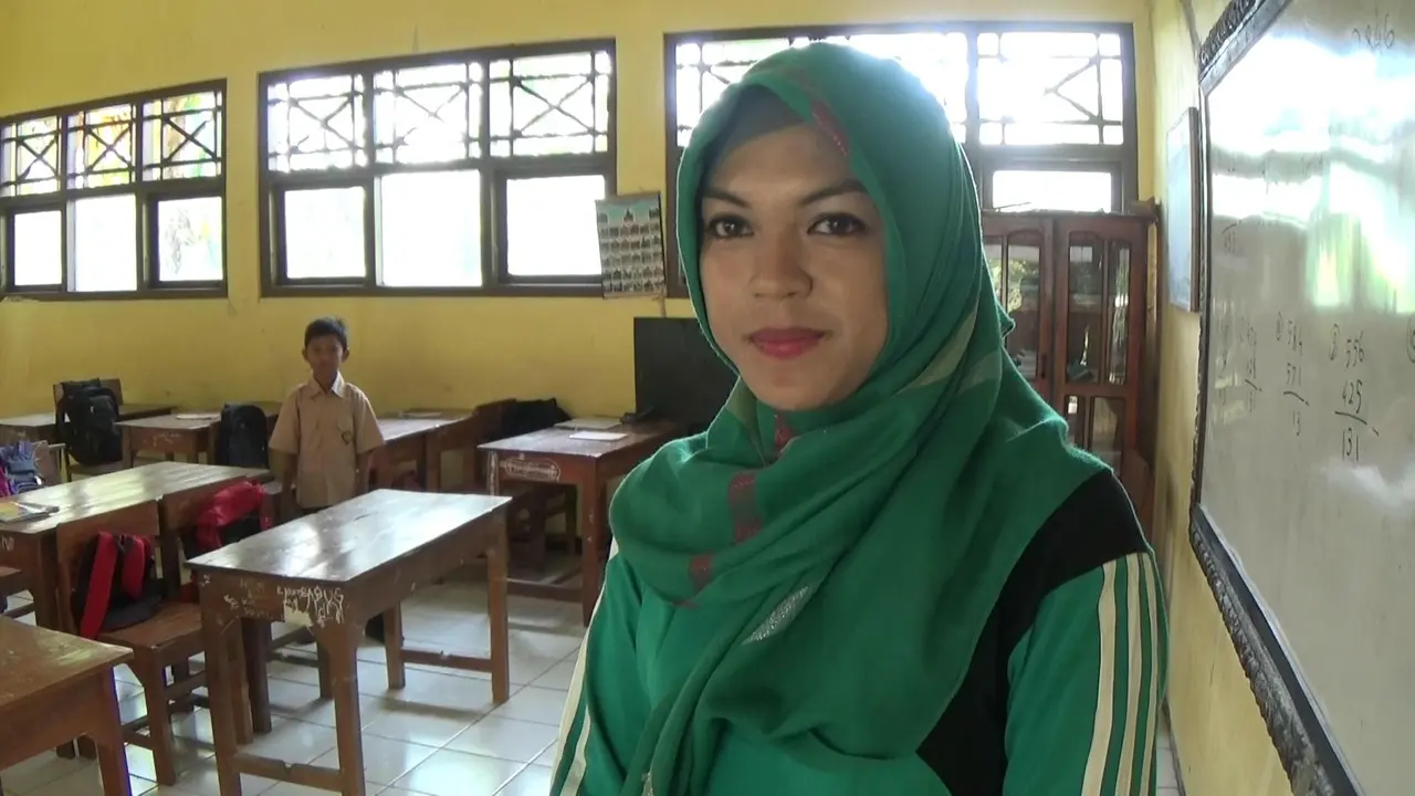 Dipuji Banyak Netizen, Ini Wajah Rizma Saat Mengajar