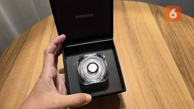 <p>Unboxing Galaxy Ring (Liputan6.com/ Agustin Setyo Wardani)</p>