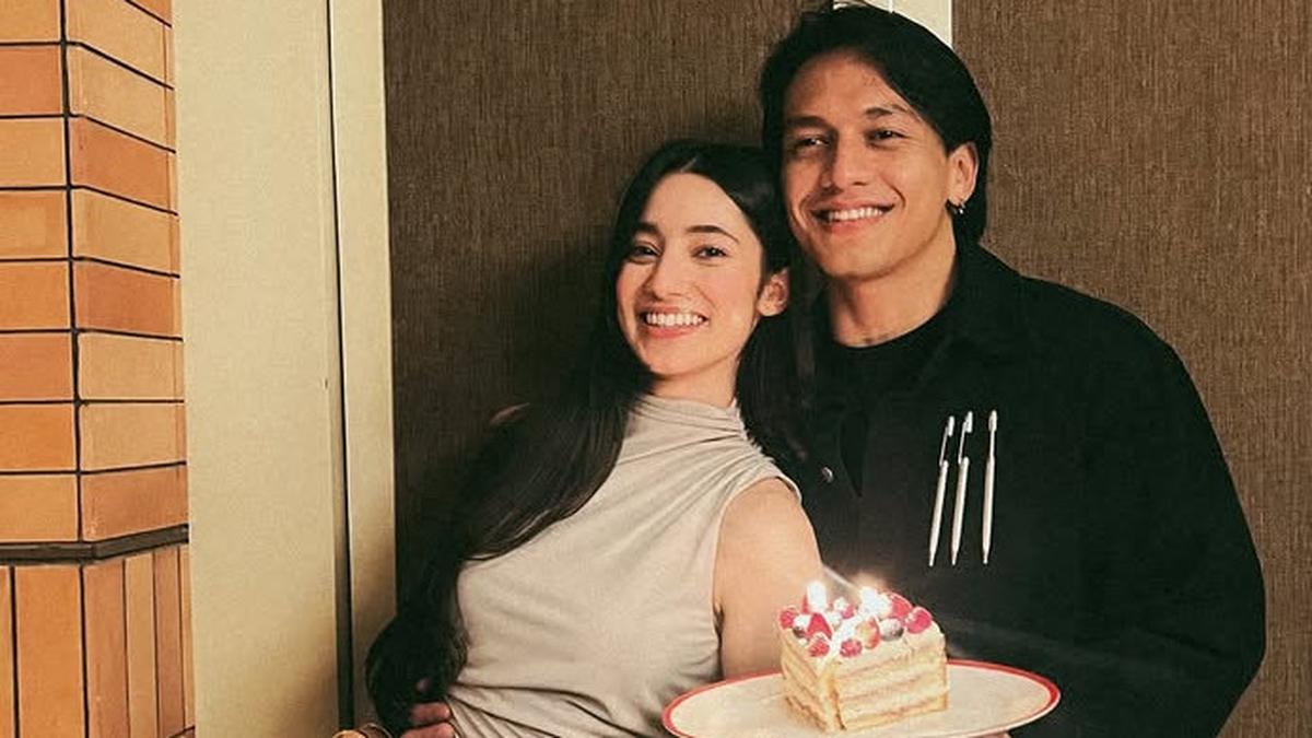Potret Sederhana Ulang Tahun Jefri Nichol ke-26, Rangkul Kekasih Baru Ameera Khan Model Asal Malaysia yang Kenakan Pakaian Simple