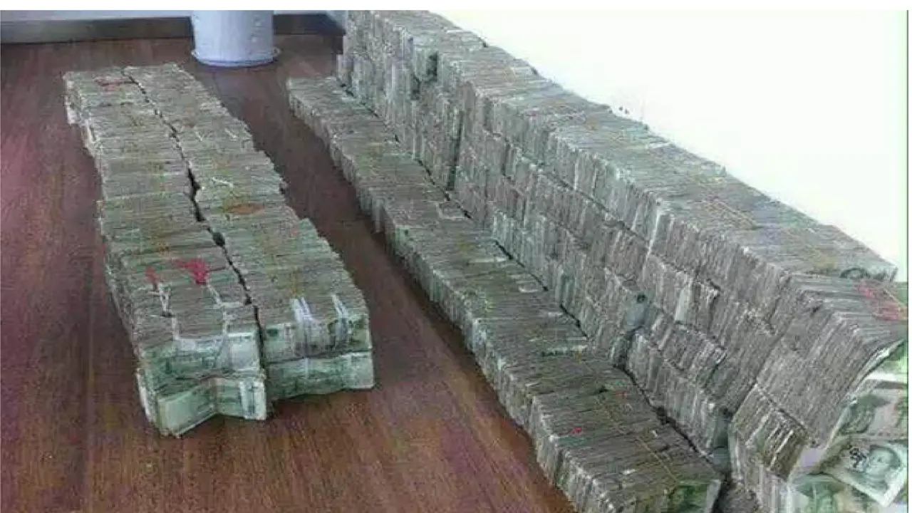 Merepotkan, Pria China Beli BMW 7 Pakai Uang Receh 100 Kg