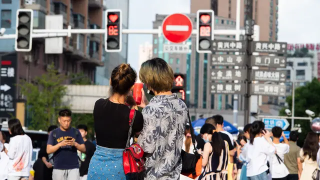 FOTO: Hari Valentine China, Lampu Lalu Lintas Tampilkan Bentuk Hati