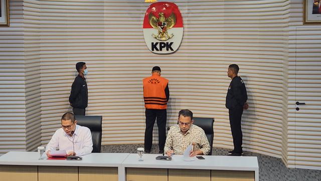 KPK Tahan Tersangka Baru Kasus Suap Mantan Wali Kota Bandung Yana Mulyana