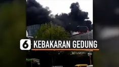 Bangunan SkyCity Convention Centre yang masih dalam tahap pembangunan, terbakar. Padahal, bangunan tersebut digadang-gadang menjadi gedung pertemuan terbesar di Selandia Baru jika sudah rampung.