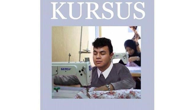 5 Foto Tulus Ini Diedit Kocak, Bikin Senyum Tipis