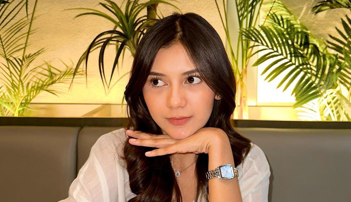 Setelah sebelumnyi di BHSI adu akting bareng Zoe Abbas Jackson dan Antonio Blanco Jr, Djihan Ranti kembali adu akting di sinetron baru berjudul Dia yang Kau Pilih tahun 2023. Berperan sebagai Maura, sinetron tersebut diketahui tayang 9 Oktober 2023. Pendatang baru di industri hiburan, artis yang diketahui merupakan alumni SMA BPI 2 Bandung angkatan tahun 2018 tentunya memberikan warna baru. (Liputan6.com/IG/@jihanrnt1)