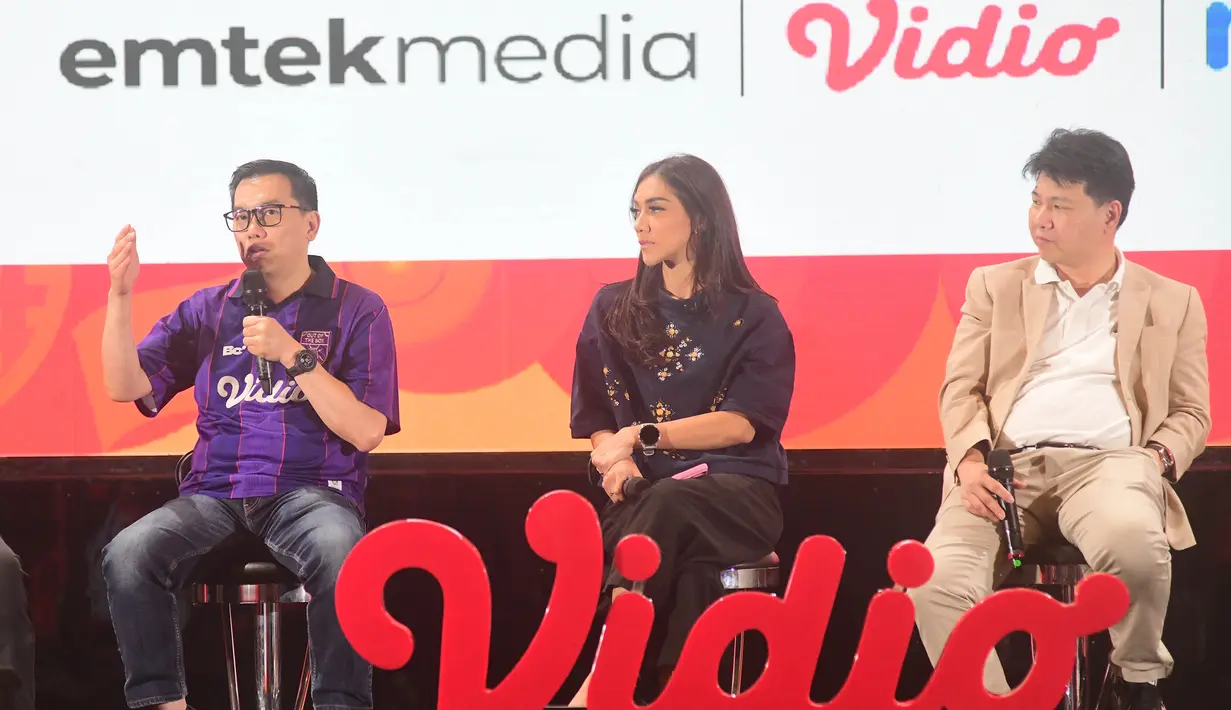 (Dari kiri) Managing Director Vidio Hermawan Sutanto, Deputi 3 CDM Tim Indonesia Asian Games Aichi Nagoya 2026 Anggy Pasaribu dan Head of Sports Emtek Media dan CEO Nex Hendy Lim saat konferensi pers hak siar dan penayangan Asian Games 2026 di Studio Lantai 8 SCTV Tower, Senayan City, Jakarta, Jumat, 4 September 2026. (KLY/ Arie Basuki)