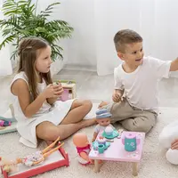 Menumbuhkan kemurahan hati untuk berbagi bisa diajarkan orangtua sejak dini. (Foto: Freepik/freepik)