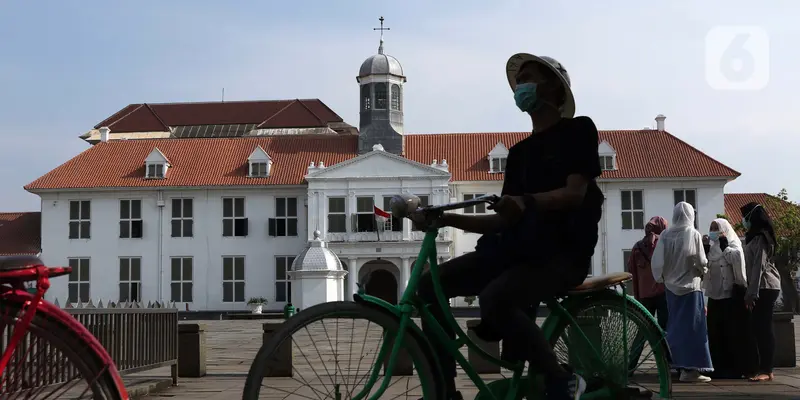 FOTO: Libur Panjang di Masa PSBB Transisi, Kawasan Kota Tua Mulai Dipenuhi Wisatawan