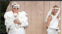 Gelar Acara Makan Siang Jelang Nikah, Paris Hilton Pakai Gaun dari Tisu Toilet. (dok.Instagram @caraotaradio/https://www.instagram.com/p/CVggBY7BNcK/Henry)