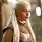 Emilia Clarke dalam serial Game of Thrones. (yukatan.com.mx)