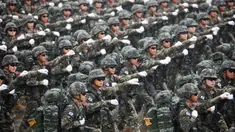 Pasukan Korea Selatan berbaris dalam upacara peringatan ke-75 Hari Angkatan Bersenjata Korea di Seongnam pada tanggal 26 September 2023. (KIM HONG-JI/POOL/AFP)