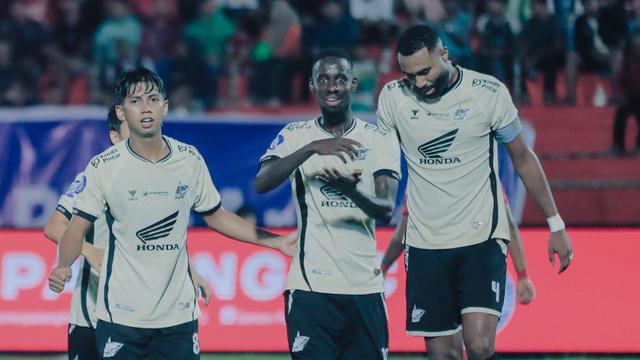 Semen Padang vs PSM Makassar