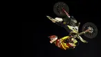 Rider Spanyol, Maikel Melero, beraksi dalam pertunjukan motokros Malaga Freestyle di Malagueta, Malaga, Spanyol (1/8/2015). (Reuters/Jon Nazca)