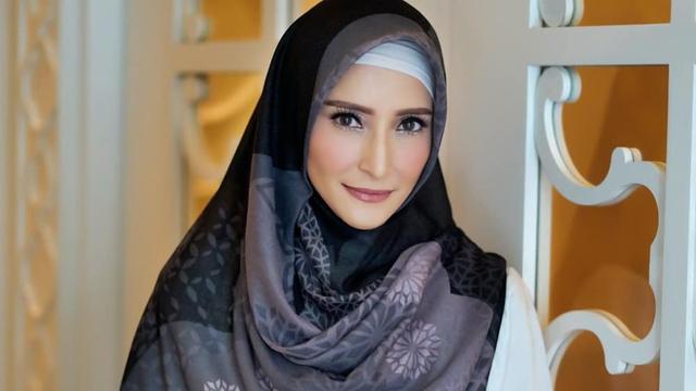 [Bintang] Menolak Tua, Wajah 18 Artis Indonesia Ini Awet Muda