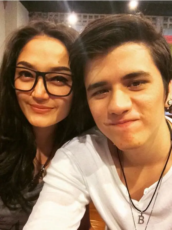 Siti Badriah dan James Thomas
