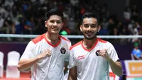 Pramudya Kusumawardana/Yeremia Erich Yoche Yacob Rambitan menjadi penentu kemenangan tim bulu tangkis beregu putra Indonesia atas Singapura dalam laga semifinal SEA Games 2023 di Badminton Hall Morodok Techo, Phnom Penh, Kamboja, Rabu (10/5/2023). Indonesia menang 3-1. (foto: PBSI)
