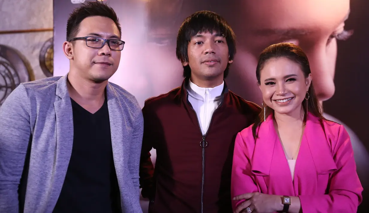 Penyanyi asal Sumedang itu dianggap bisa menambah suasana sendu untuk lagu Pernah Memiliki. Seperti diceritakan belum lama ini, bahwa lirik lagu barunya pernah dialami oleh sebagian besar orang. (Nurwahyunan/Bintang.com)