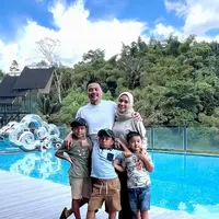 Enno Lerian berharap rumah tangganya dengan Priambodo Soesatyo langgeng sampai maut memisahkan. "Semoga Allah selalu jaga dan sayang kita terus yaaa, gandengan terus apapun keadaanya, buat kita dan buat anak anak..," tutup Enno Lerian. [Instagram/ennolerian_]