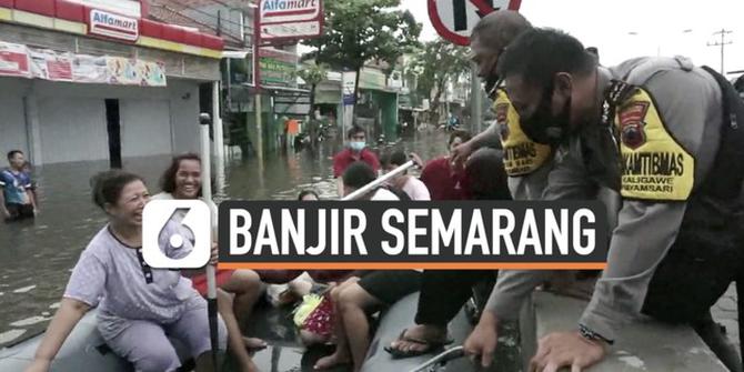 VIDEO: Gelak Tawa Polisi dan Warga Mendayung Perahu di Tengah Banjir Semarang