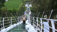Pelaksanaan Uji beban Jembatan Kaca Seruni Poin di Probolinggo oleh Kementerian PUPR (Istimewa)