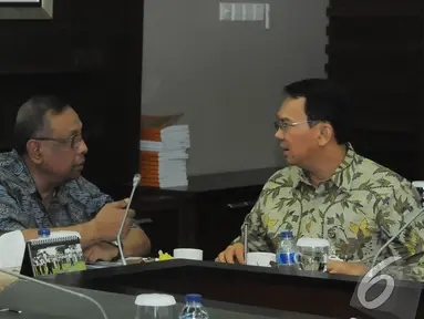 Suasana rapat persiapan menghadapi musim hujan dan antisipasi banjir di Kantor Kementerian PU dan Perumahan Rakyat, Jakarta, Senin (15/12/2014). (Liputan6.com/Herman Zakharia)