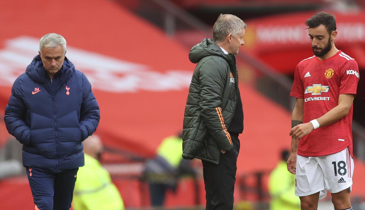Ole Gunnar Solskjaer selaku pelatih Manchester United pun memperingatkan kepada sang bintang untuk tidak emosi dan tempramental di lapangan. (Foto: AFP/Carl Recine)