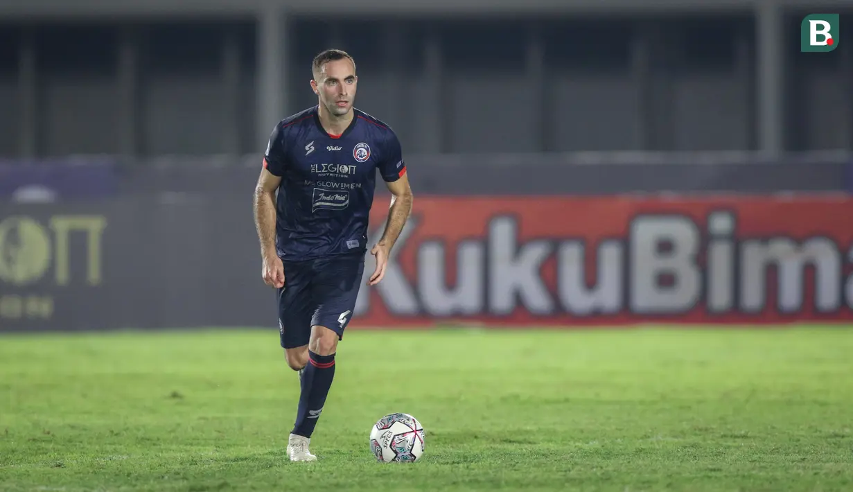 Di lini belakang, ada Sergio Silva yang menghilang. Posisinya diisi oleh duet Bagas Adi dan Diego Michiels. Belum diketahui penyebab absennya pemain berkebangsaan Portugal tersebut. (Bola.com/Bagaskara Lazuardi)