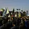 Demo Depan DPR, Massa Masih Bertahan