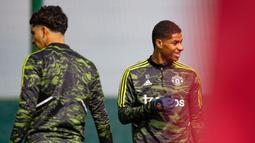 Ia terlihat ikut berlatih dalam sesi latihan MU di hari Rabu (19/4/2023) pagi waktu setempat. Ia disebut melahap menu latihan yang ada dengan baik. (Twitter Manchester United)