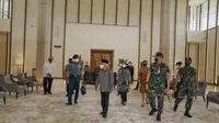 Wapres Ma'ruf Amin meninjau revitalisasi fasilitas Pangkalan TNI Angkatan Udara (AU)/Bandar Udara Halim Perdanakusuma, Jakarta, Selasa (25/10/2022). (BPMI Setwapres)
