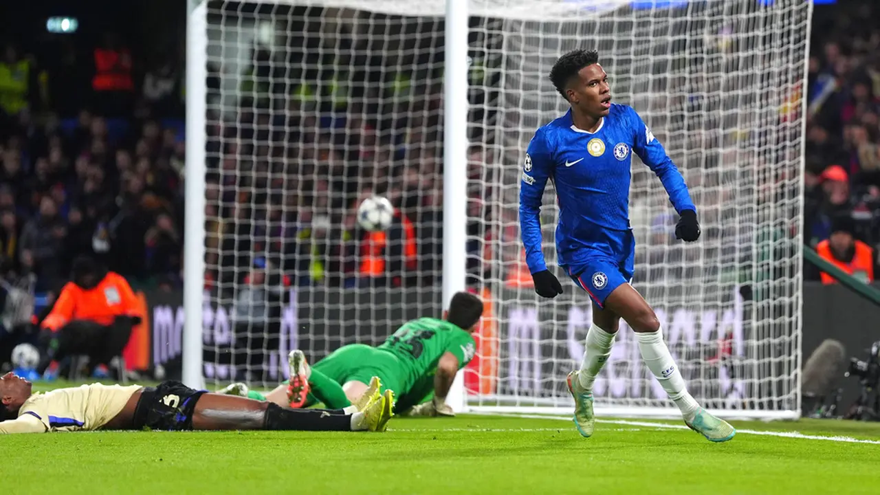 Selebrasi Estevao Willian