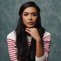 Sosok Adinia Wirasti memiliki karakteristik tersendiri dalam bergaya. Tak hanya makeup, gaya busananya yang effortless chic, bisa jadi panutan siapa saja. (Foto: Instagram/ @Adinia Wirasti)